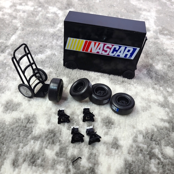 NASCAR Tire and Jack Set With Dolly And Tool Box Cart Die Cast Pit Crew Turbine